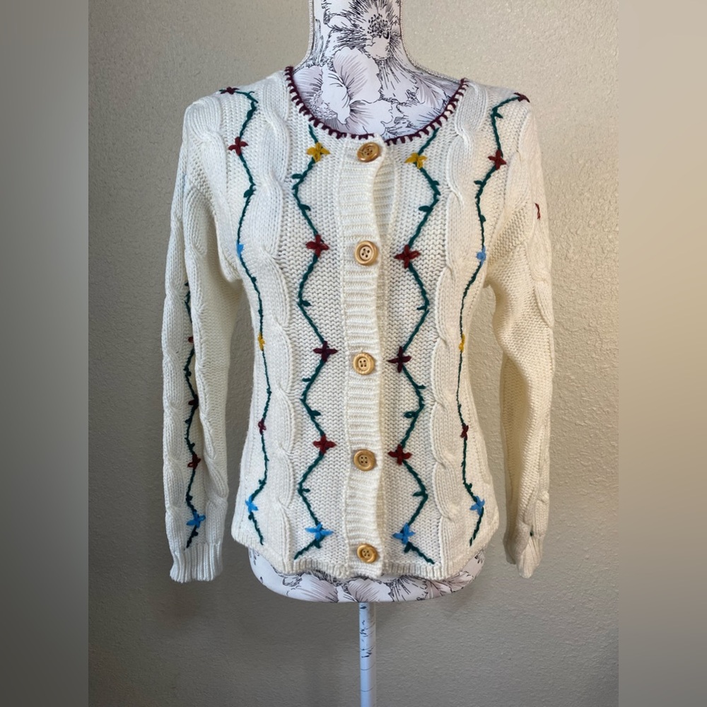 Mardi women’s button down‎ sweater, long sleeve embroidery